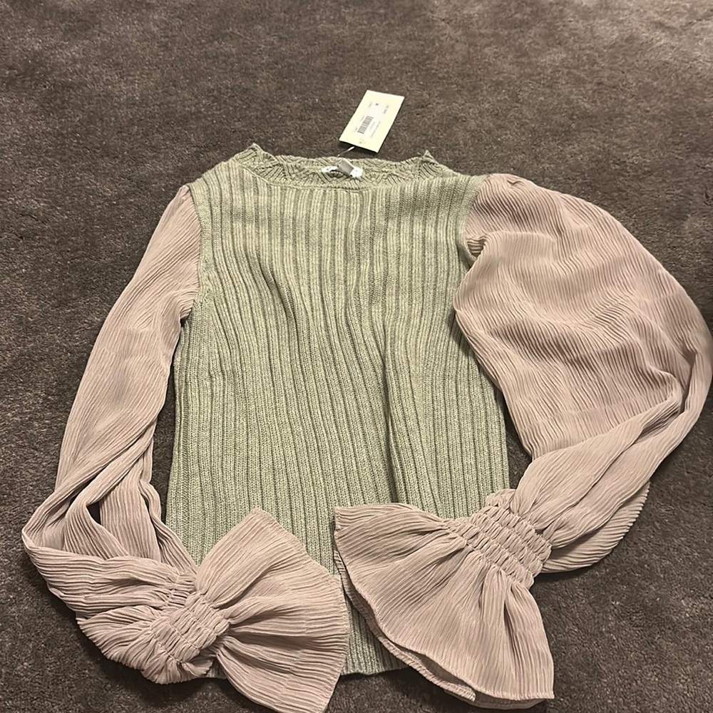 Ribbed sweater with great sleeves.